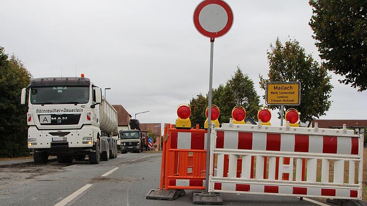 Seit Montag ist die Ortsdurchfahrt Mailach gesperrt, weil die B 470 an dieser Stelle saniert wird. Am Samstag, 8. September, sollen die Arbeiten abgeschlossen sein.  Fotos: Franziska Rieger