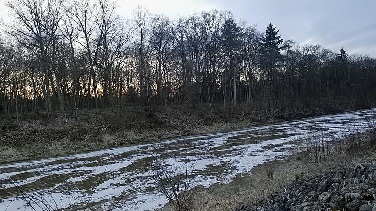 Bamberg: Massenhaft Schaum auf der Regnitz -  so kam es dazu