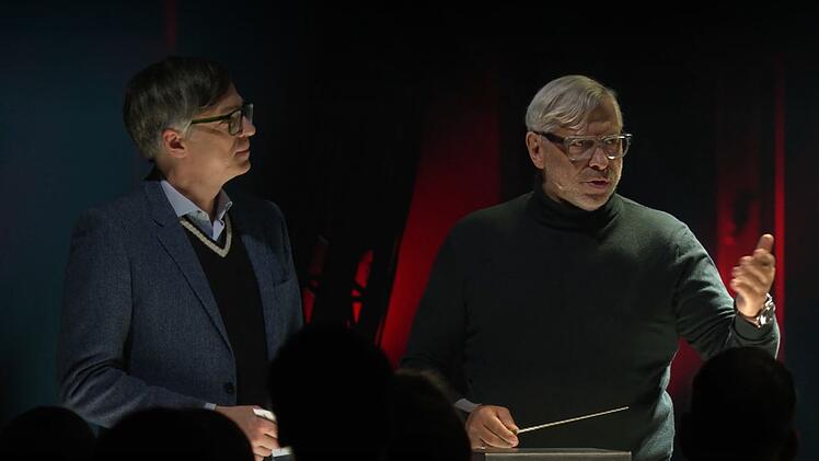 Jimmy Hartwig (rechts, mit Ralph Caspers) bewegte das Studiopublikum mit Erinnerungen aus seinem Leben.