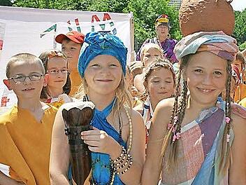 Mädchen und Jungen stehen beim Staffelsteiner Kinderfest am 23. Juli wieder im Mittelpunkt des Geschehens. Archivfoto: Matthias EInwag