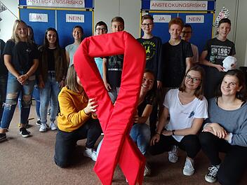 &Uuml;ber Aids informierten sich Sch&uuml;lerinnen und Sch&uuml;ler der 8. und 9. Klassen.  Foto: Christine Kre&szlig;