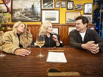 Trafen sich zum Staffelauftakt von "Inas Nacht", von links: Barbara Sch&ouml;neberger, Ina M&uuml;ller und Campino.