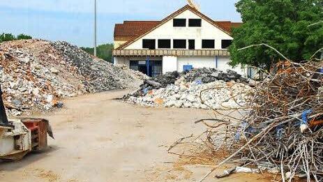 In den früheren Tengelmann respektike Edeka kommen künftig zwei Fachmärkte (Biomarkt Ebl und Tiernahrung Fressnapf) sowie Büros.