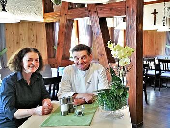 Carin und Norbert Grohmer haben das Reiterswiesener Traditionsgasthaus Eintracht übernommen. Foto:  Sigismund von Dobschütz