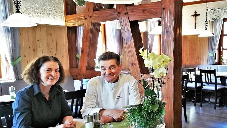 Carin und Norbert Grohmer haben das Reiterswiesener Traditionsgasthaus Eintracht übernommen. Foto:  Sigismund von Dobschütz