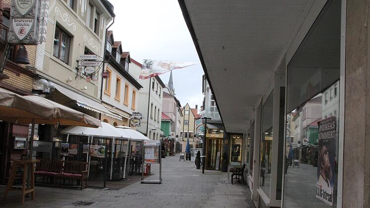 G&auml;hnend leer pr&auml;sentierte sich am Freitagnachmittag  die Fu&szlig;g&auml;ngerzone in Bad Kissingen. Foto: Ellen M&uuml;tzel