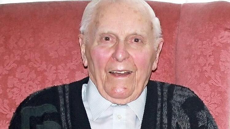 Johann Meußgeier feierte im Kreis seiner engsten Familienangehörigen seinen 95. Geburtstag. Foto: Alfred Thieret