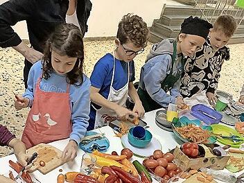 Drittklässler der Grundschule Neunkirchen bereiteten die Lebensmittel zu.