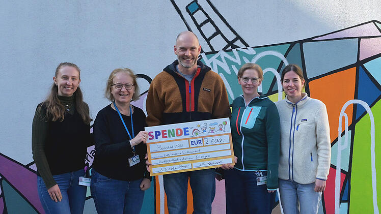 Erlangen: Bierprobe f&uuml;r guten Zweck - Spende an Kinderpalliativzentrum