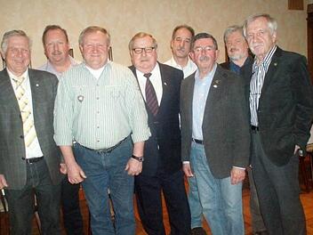 Ehrungen beim ADAC Bad Kissingen (von links): Alfred Thomaka, Jürgen Eichholz, Heinrich Muth, Bernd Hartmann, Kurt Kleinhenz, Michael Strecker, Herbert Kleinhenz und Peter Will.  Foto: Christa Nürnberger