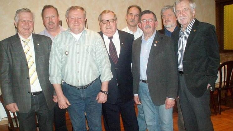 Ehrungen beim ADAC Bad Kissingen (von links): Alfred Thomaka, Jürgen Eichholz, Heinrich Muth, Bernd Hartmann, Kurt Kleinhenz, Michael Strecker, Herbert Kleinhenz und Peter Will.  Foto: Christa Nürnberger