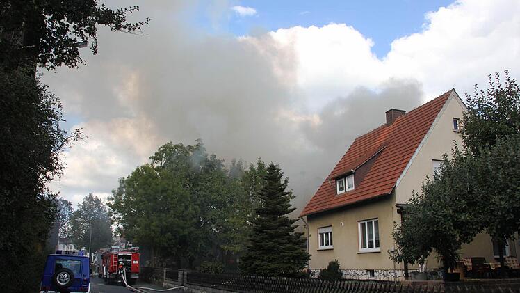 Der Rauch war von Weitem zu sehen.  Foto: Friedwald Schedel