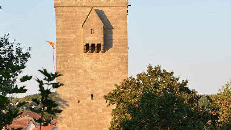 Ein Verein hat dafür gesorgt, dass das Oberes Tor in Münnerstadt heute in so glanzvollem Zustand ist. Dafür gab es nun den "Mürschter Nagel". Foto: Björn Hein