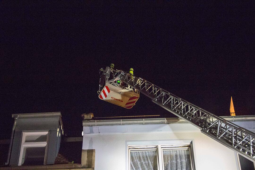 Dachstuhl brennt komplett aus