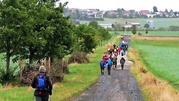 Auf dem alten Amtsbotenweg: Die Tour nach Coburg war für alle Teilnehmer trotz des miesen Wetters ein schönes Erlebnis.  Foto: Udo Grieser