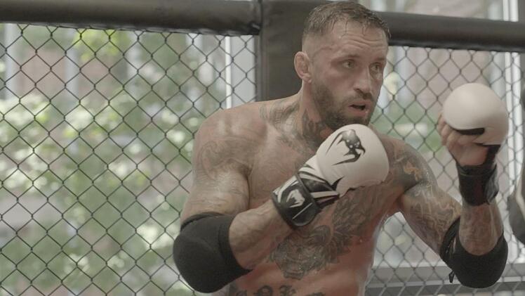 Christian Eckerlin, bekanntester deutscher MMA-Kämpfer, zeigt auch abseits der Live-Kampfnächte viel von seinem Leben. Ab 17. Oktober begleitet die sechsteilige Doku-Reihe "Eckerlin - Eine MMA-Familie" den Kampfsportler.