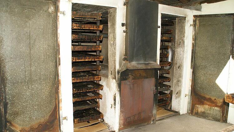 Die Darre von Franz Hümmer ist die letzte, die in Fatschenbrunn noch regelmäßig in Betrieb ist. Damit das Wissen um die Herstellung der Hutzelbirnen wieder stärker verbreitet wird, soll am Sportgelände eine Gemeinschafts-Darre entstehen.