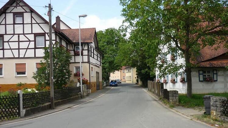 Die Honingser Hauptstraße vor der heftig diskutierten Dorferneuerung Foto: fra-press