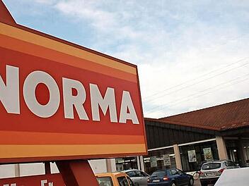 Gegenüber dieses bestehenden Ebensfelder Norma-Marktes soll bis Herbst 2016 die neue Filiale entstehen. Foto: Hendrik Steffens