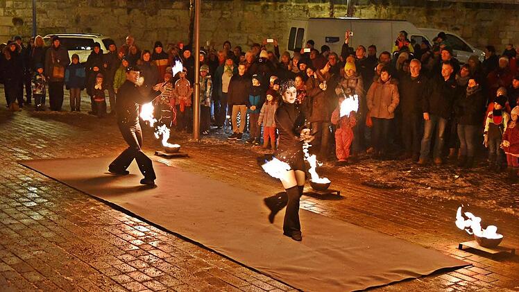 Eine faszinierende Feuershow... Foto: Gabi Arnold
