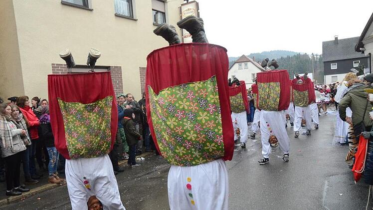 Fast tausend Teilnehmer mit Gruppen und Motivwagen waren in Rothenkirchen dabei.Karl-Heinz Hofmann