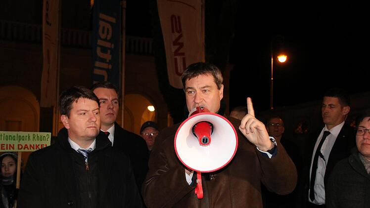Landtagsabgeordneter Sandro Kirchner (links) hat Markus Söder heuer schon mehrfach in seinen Stimmkreis geholt: Im Januar stellte er sich - damals noch als Finanzminister - den Nationalpark-Gegnern. Gestern kam er zu einer Wahlkampf-Veranstaltung. Foto: Ralf Ruppert