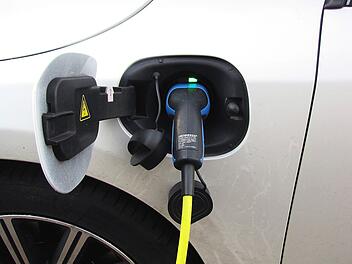 Für preiswertere E-Autos gibt es in 2024 wieder einen Zuschuss beim Kauf.