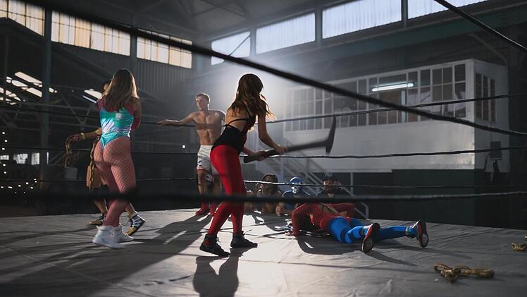 Beim Wrestling geht es wenig zimperlich zu.