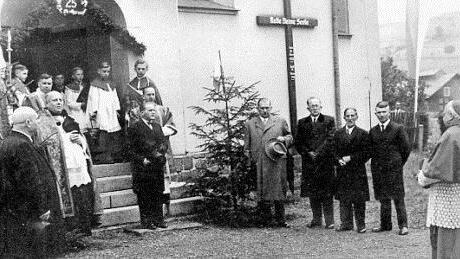 Feierlich war die Weihe der Kirche in Förtschendorf. Feierlich soll auch das Jubiläum am Sonntag gestaltet werden. Repro: Wj