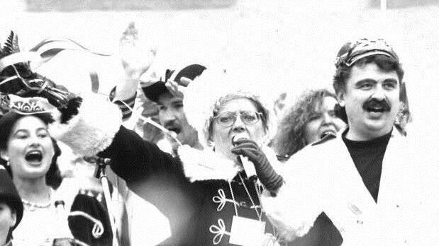 Marktplatztreiben im Stadtsteinacher Fasching 1997 mit dem neuen Landrat Klaus Peter Söllner. Foto: BR-Archiv