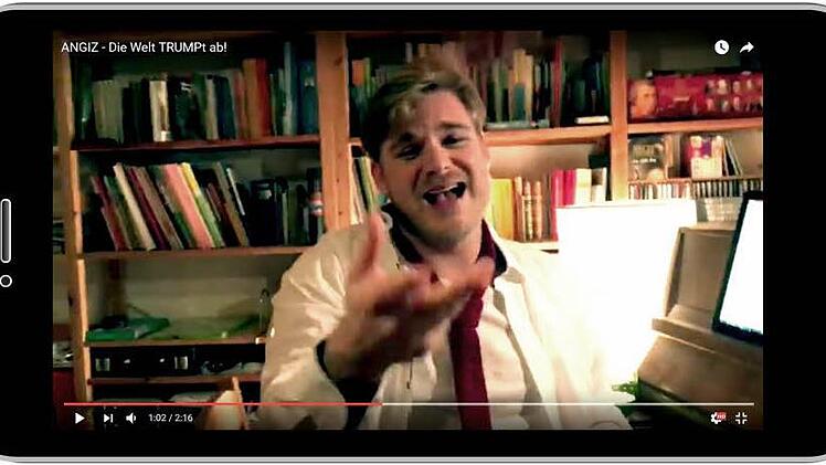 In einer Nacht wurde der Song nicht nur geschrieben, sondern auch gleich noch das Video produziert. Screenshot: YouTube/ANGIZ