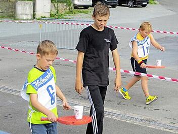 "Höggschde Konzentration", wie sie der Fußball-Bundestrainer von der Nationalmannschaft fordert, zeigten auch diese Teilnehmer am Fun-Biathlon in Ludwigsstadt. Foto: Frank Ziener