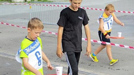 "Höggschde Konzentration", wie sie der Fußball-Bundestrainer von der Nationalmannschaft fordert, zeigten auch diese Teilnehmer am Fun-Biathlon in Ludwigsstadt. Foto: Frank Ziener