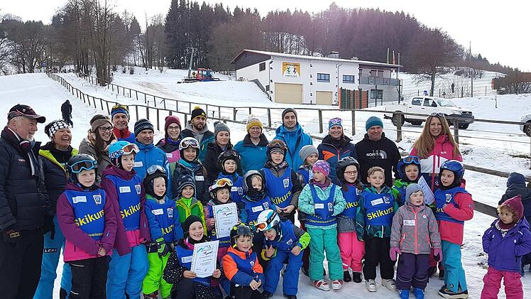 Ein Kinderskikurs für Anfänger wurde vom WSV Oberweißenbrunn am  Arnsberg-Skilift organisiert.Marion Eckert