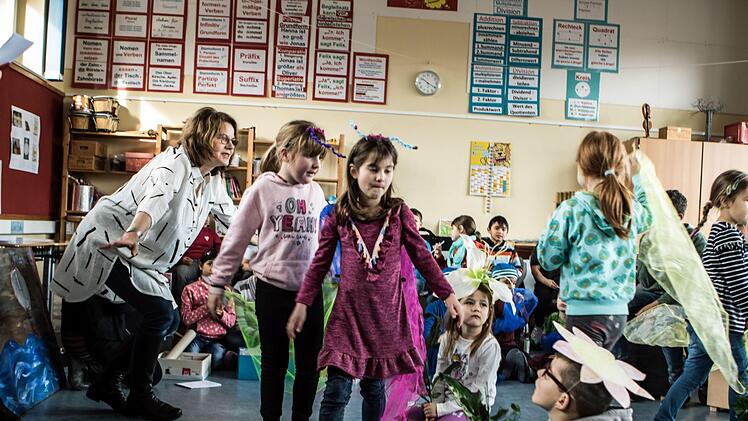 Proben-Endspurt: Schülerinnen und Schüler der Grundschule Coburg-Neuses üben für ihr Moldau-Projekt.Foto: Jochen Berger