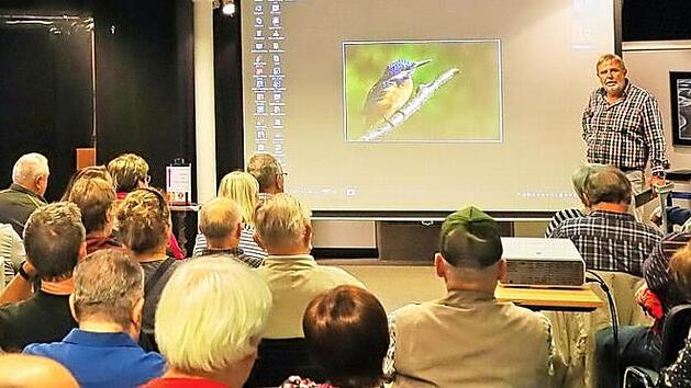 Zu einer Bilderreise in die Vergangenheit Eberns entf&uuml;hrte Steffen Schanz, der Vorsitzende des Foto-Creativ-Kreises in Ebern, die Besucher einer gut besuchten Veranstaltung in der Xaver-Mayr-Galerie in Ebern. Er zeigte Aufnahmen Eberner Originale und einen Audio-Visions-Vortrag &uuml;ber den "Alten Kufi". Zudem k&uuml;rte er die Sieger der Foto-Rallye.