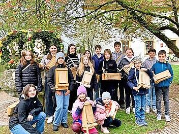 Mit Klappern unterwegs in Thundorf.
