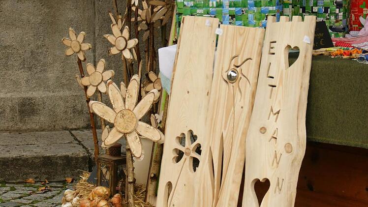 Anfang September ist es Zeit, Hauseingang, Garten und Wohnung neu zu dekorieren - beim Eltmanner Spätsommermarkt gab es jede Menge Vorschläge.