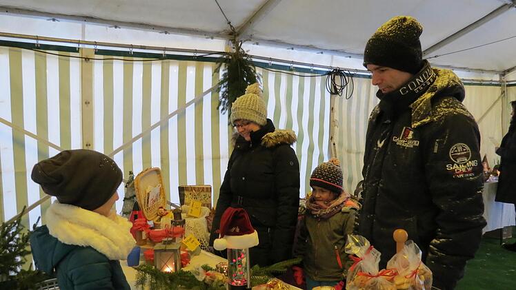 In Zelten und Pavillons wurde verkauft.  Foto: Doris Bauer