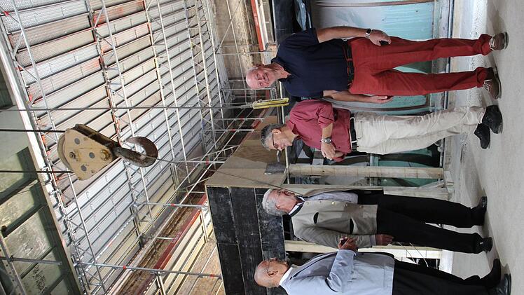 Edgar Schoberth, Landtagsabgeordneter Ludwig von Lerchenfeld, Bauamtsleiter  Bernd Ohnemüller und  Wolfgang Gebhardt (von links)  im Gespräch.Foto: Katharina Müller-Sanke