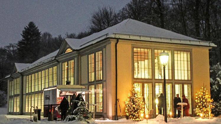 In der Orangerie des Schlossparks Rosenau werden am kommenden Wochenende schöne Dinge für die Vorweihnachtszeit sowie Speisen und Getränke angeboten.  Foto: Jutta Stumm
