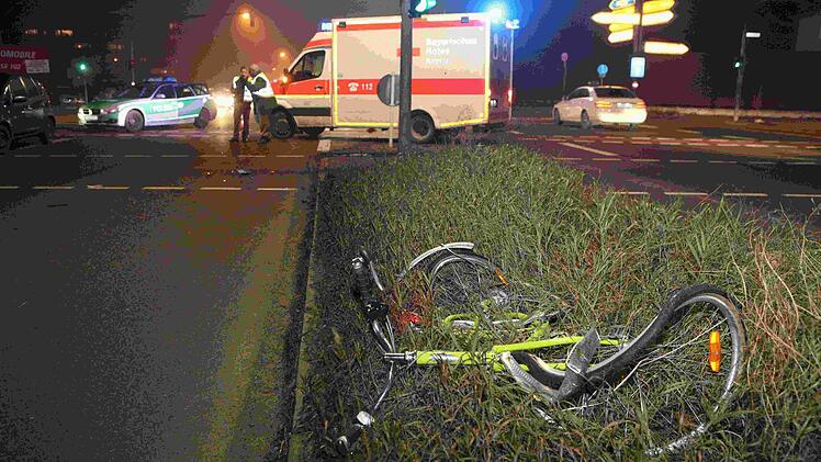 Die Radfahrerin wurde ins Klinikum gebracht und starb dort wenig später. Foto: News5 / Herse