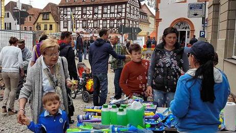 Tausende bummeln &uuml;ber den Volkacher Fr&uuml;hlingsmarkt