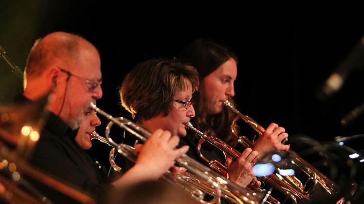 "Dreams and Drums" lautet das Motto beim Konzert des Coburger Hochschulchors und der Hochschul-Bigband am Freitag und Samstag im Kongresshaus. - Eintritt frei, Beginn: 19.30 Uhr. Fotos: Jochen Berger