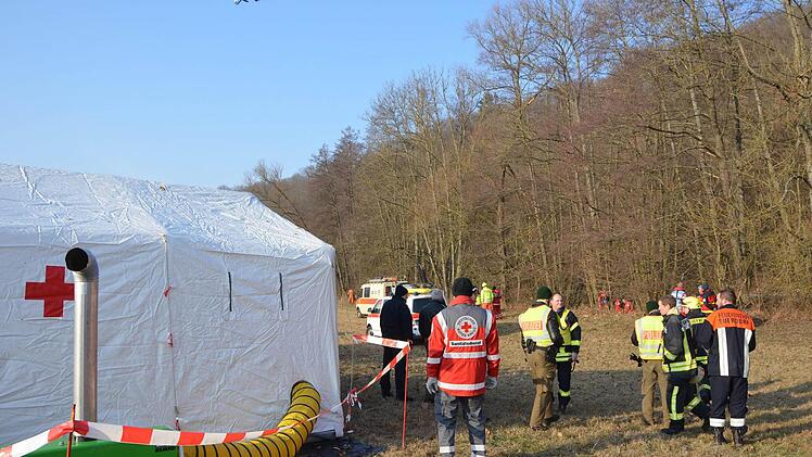 DEin Großaufgebot an Rettungskräften war bei der Suche nach einem Mann, der ins Eis eingebrochen sein soll, dabei. Foto: Peter Rauch