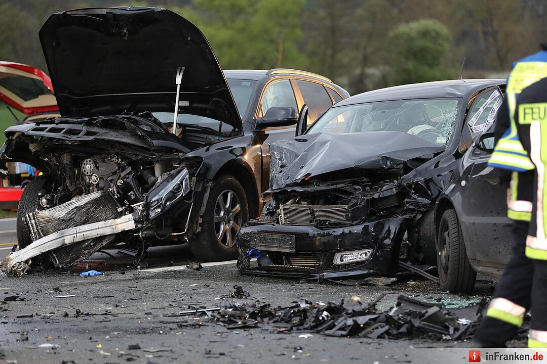 Ammerndorf: Zusammenprall zwischen drei  Autos – Frau schwer verletzt