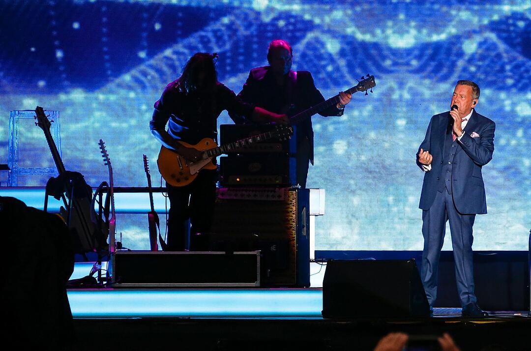 Toller Typ, tolle Band: Roland Kaiser und seine Musiker sorgten für eine ausgelassene Partystimmung auf dem Coburger Schlossplatz