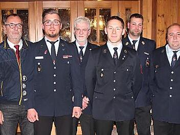 Im Bild von links: Siegfried Hammrich, Hans Bramann, J&uuml;rgen Kohmann, Philipp Hensel, Karl-Heinz J&auml;ger, Kevin Baumann, Manuel Scherer, Bernd Wohnig, Matthias Pospischil und Bernd Schramm Foto: Thomas B&ouml;hmer