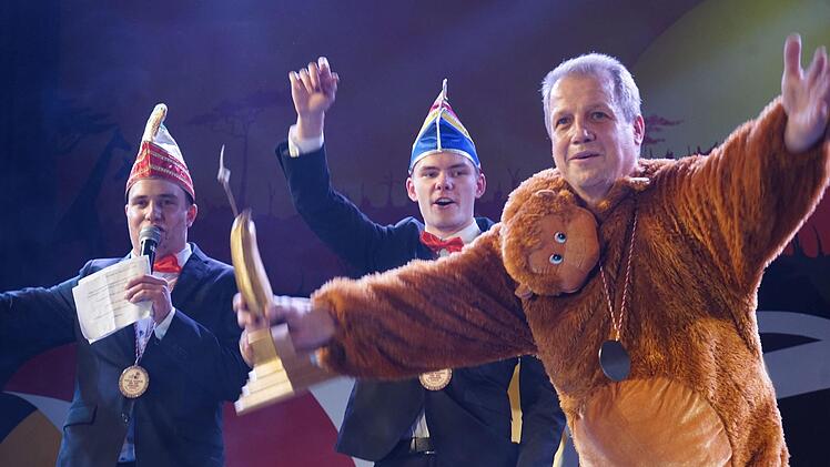Die Goldene Gurke für den größten "Klopfer" erhielt diesmal Charlie Elbert (rechts).Garry Gridley