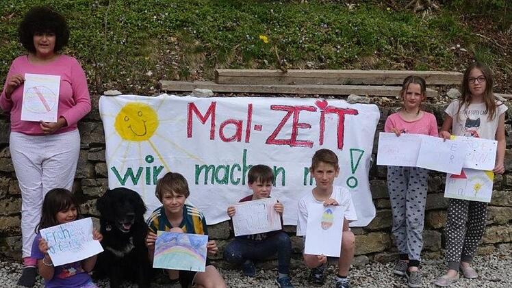 Die Kinder vom "Kinderhaus Seigelstein" schicken 25 Bilder mit einem kleinen Brief direkt ins Seniorenzentrum nach Strullendorf. Foto: privat